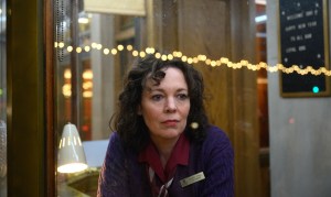 EMPIRE OF LIGHT, Olivia Colman, 2022.  ph: Parisa Taghizadeh /© Searchlight Pictures /Courtesy Everett Collection